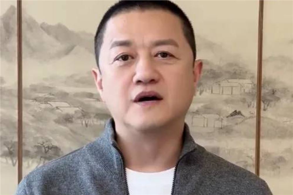 李亚鹏持股公司因欠城镇土地使用税634万被公告