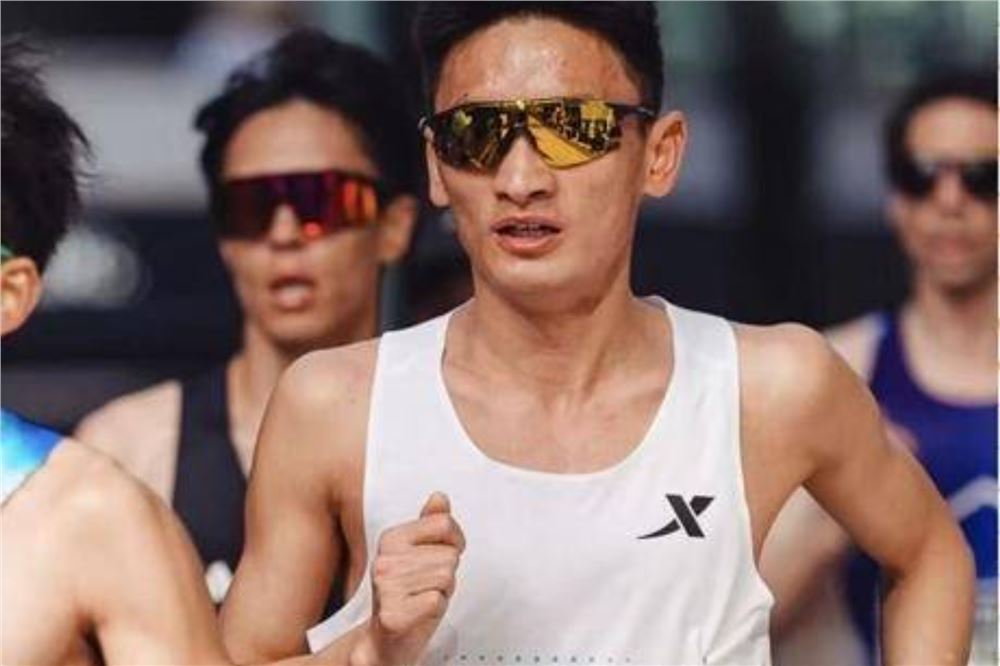 一个00后跑者的时代答卷——专访马拉松全国纪录保持者丰配友