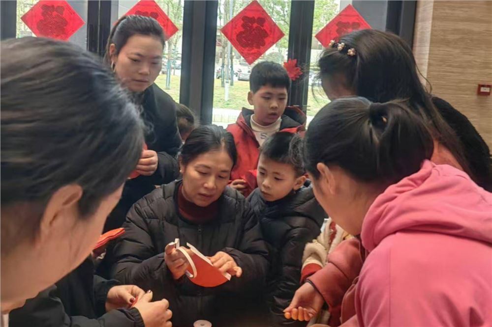 指尖藏春秋  剪纸续文脉——记湖南剪纸非遗传承人汪阳华