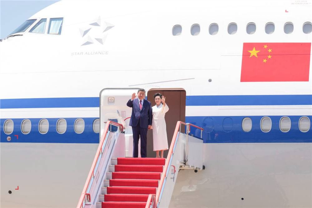 新华图讯丨习近平抵达平壤开始对朝鲜进行国事访问