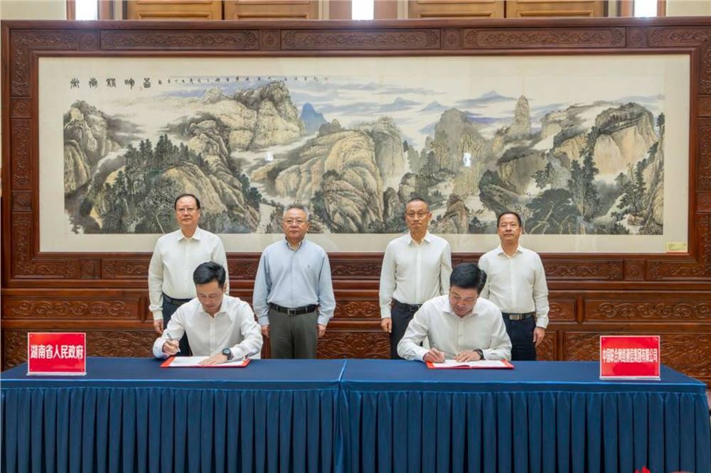 湖南省政府与中国联通签署“十五五”战略合作协议 沈晓明见证签约 毛伟明董昕座谈
