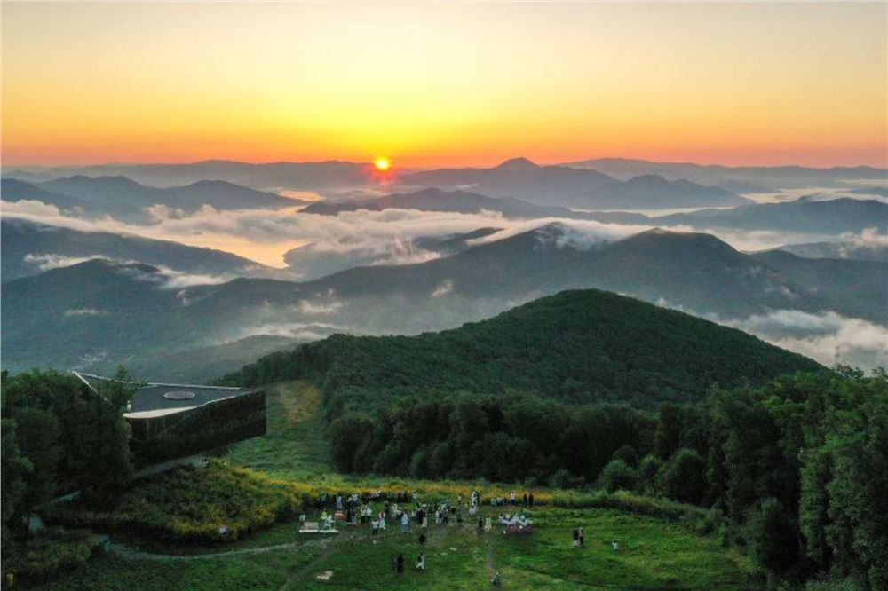 吉林：银装换绿装 滑雪场解锁“夏季运营”文旅新体验