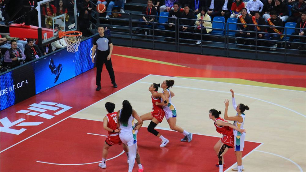 中国女篮72比66力克巴西队，热身赛福地长沙再添一胜