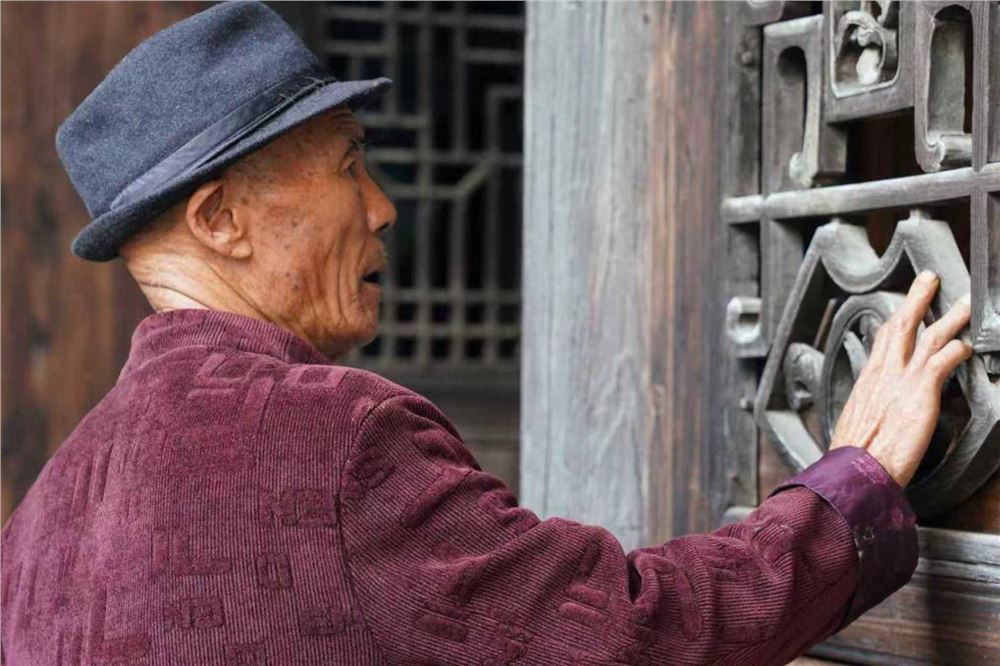 时代人物丨“愚公”移房