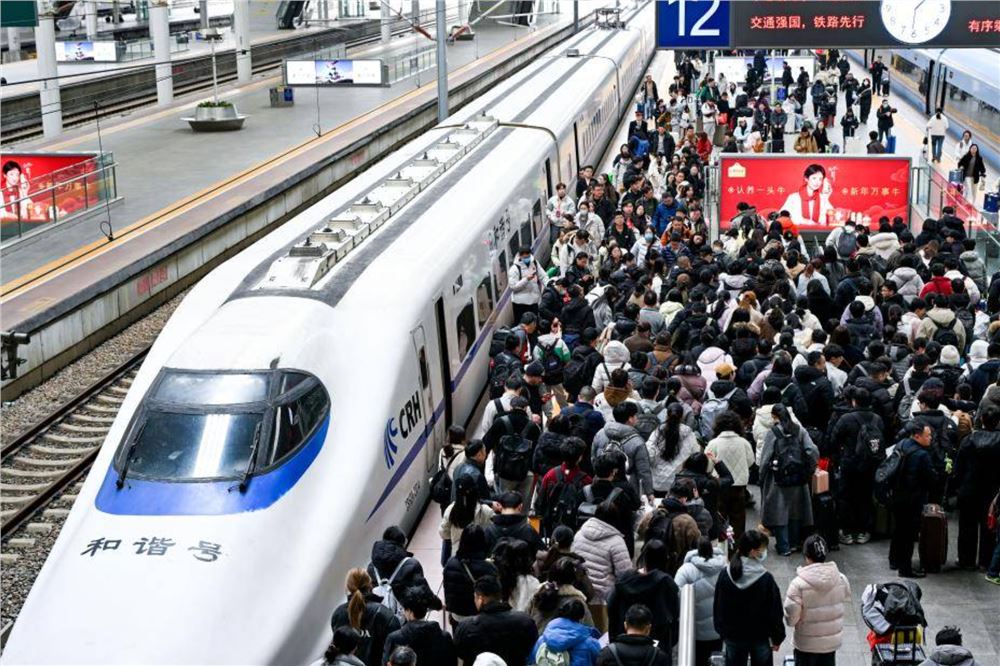 春节假期全国铁路累计发送旅客1.21亿人次