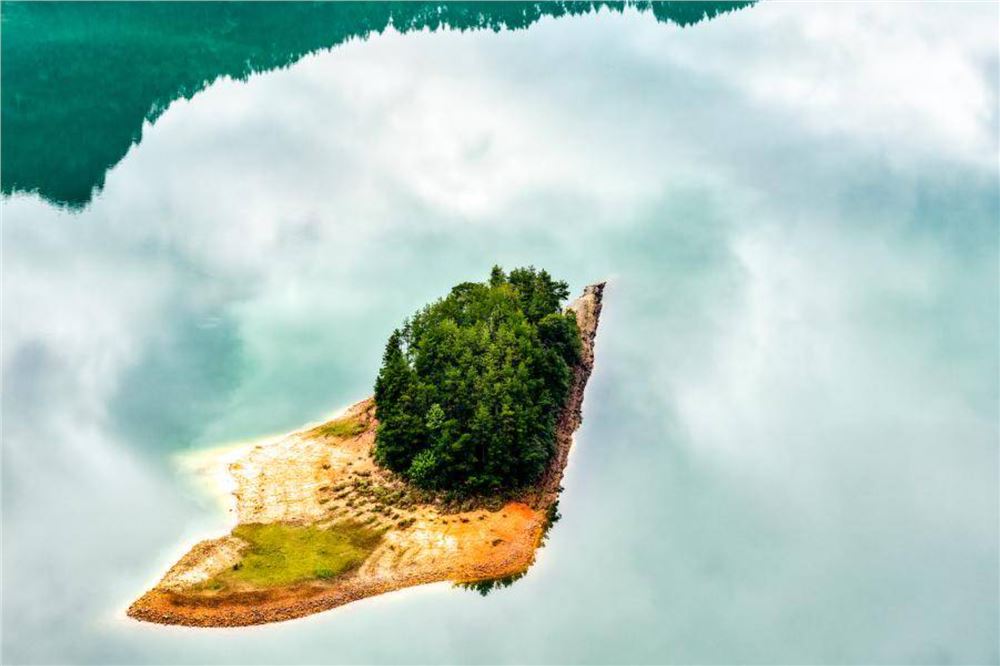 重庆黔江：小南海湿地自然保护区秋景如画