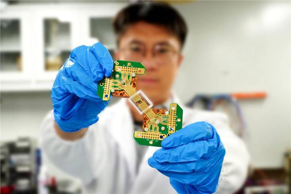我国科学家成功构建量子密钥分发芯片网络
