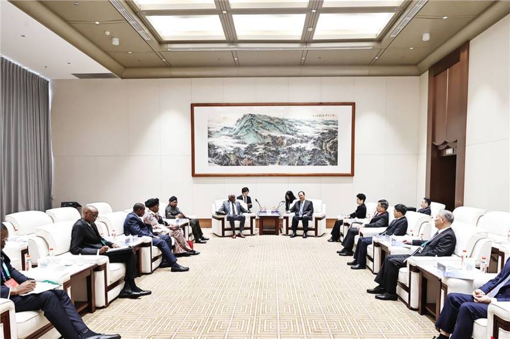 毛伟明会见尼日利亚外交部长