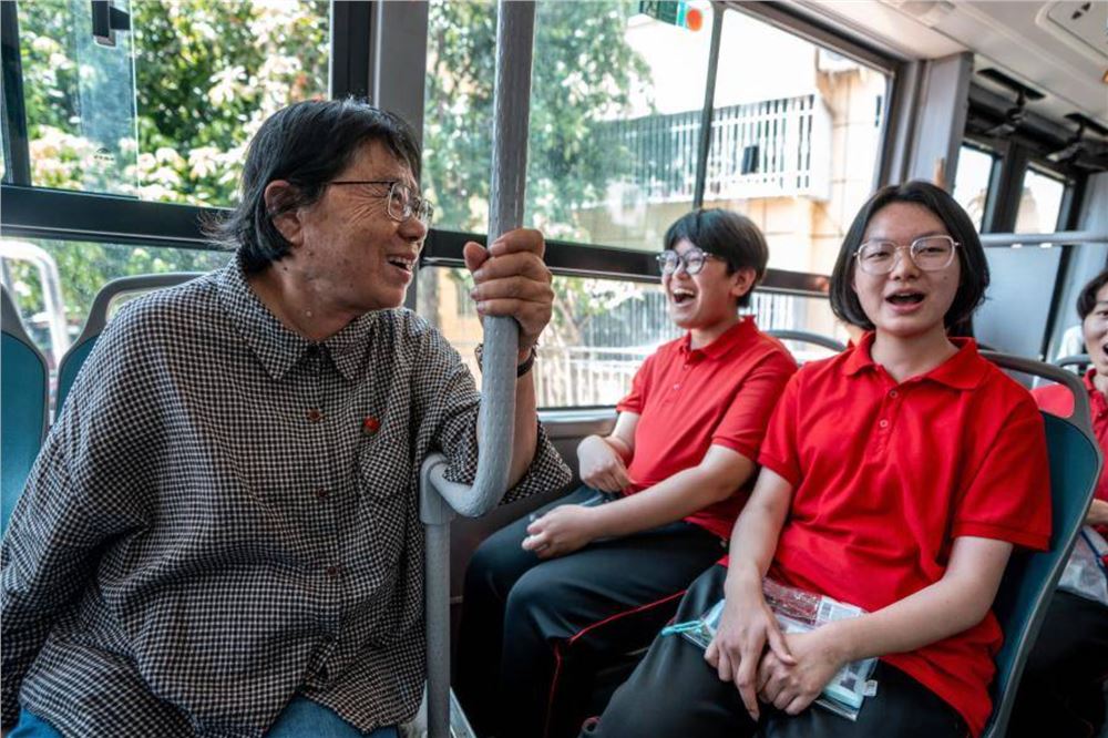 张桂梅校长连续16年送考