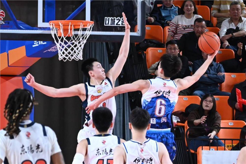 CBA第二阶段开赛 新疆主场逆转广东