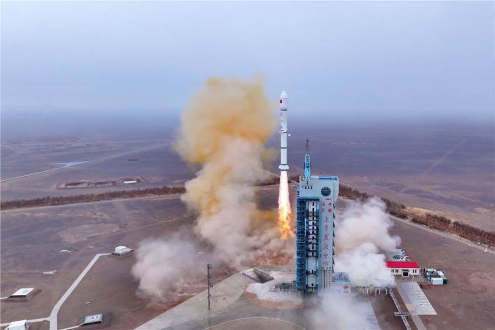 我国成功发射试验三十三号卫星