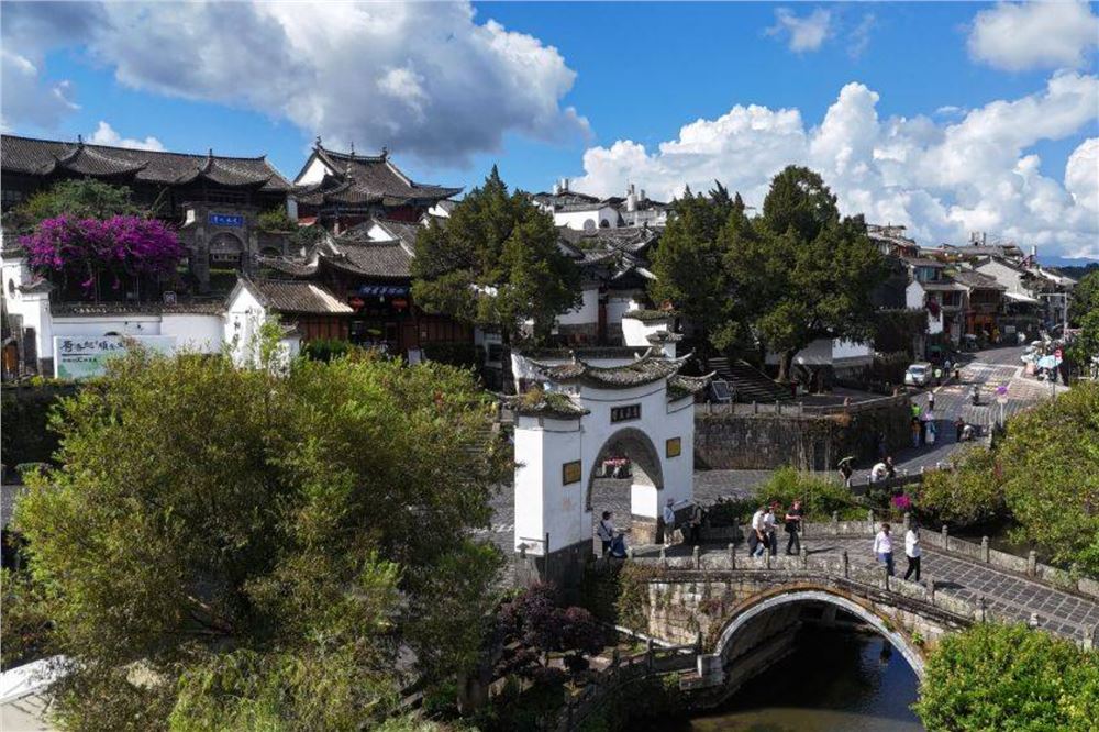 云南保山：秋日文旅暖经济