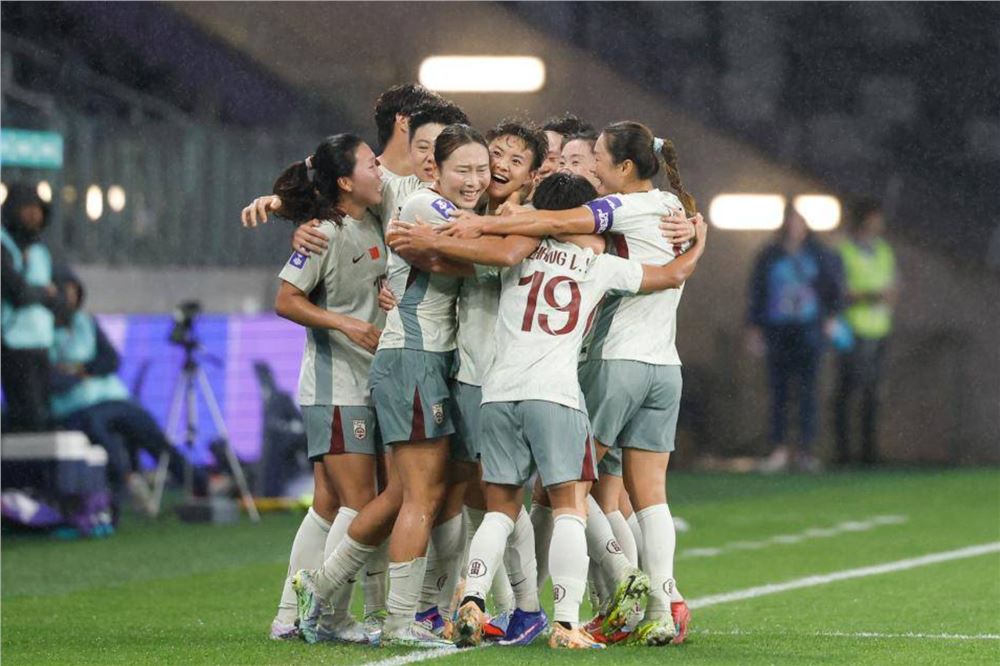 雨夜逆转朝鲜队 中国女足亚洲杯三连胜进八强