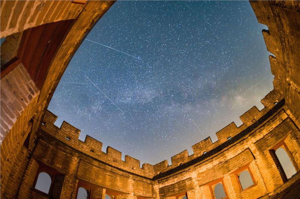 星空有约丨“银河拱桥”迎来绝佳观测季，业内人士支招如何赏拍