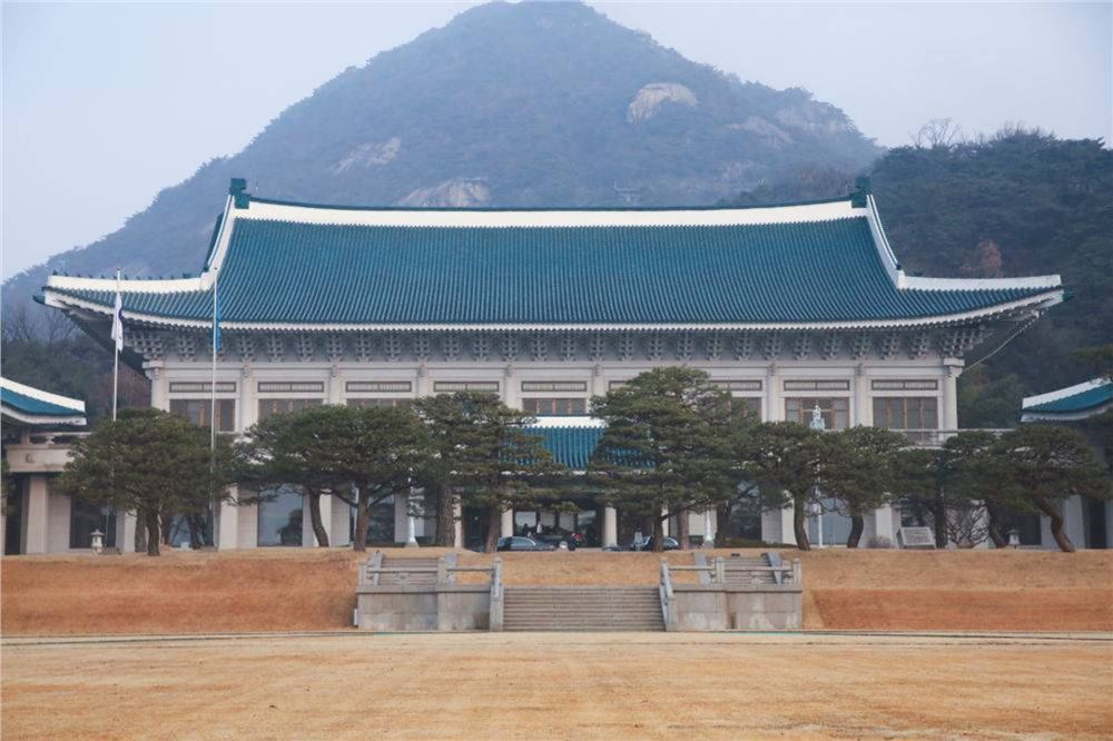 走笔天下丨一座青瓦台，半部韩国史