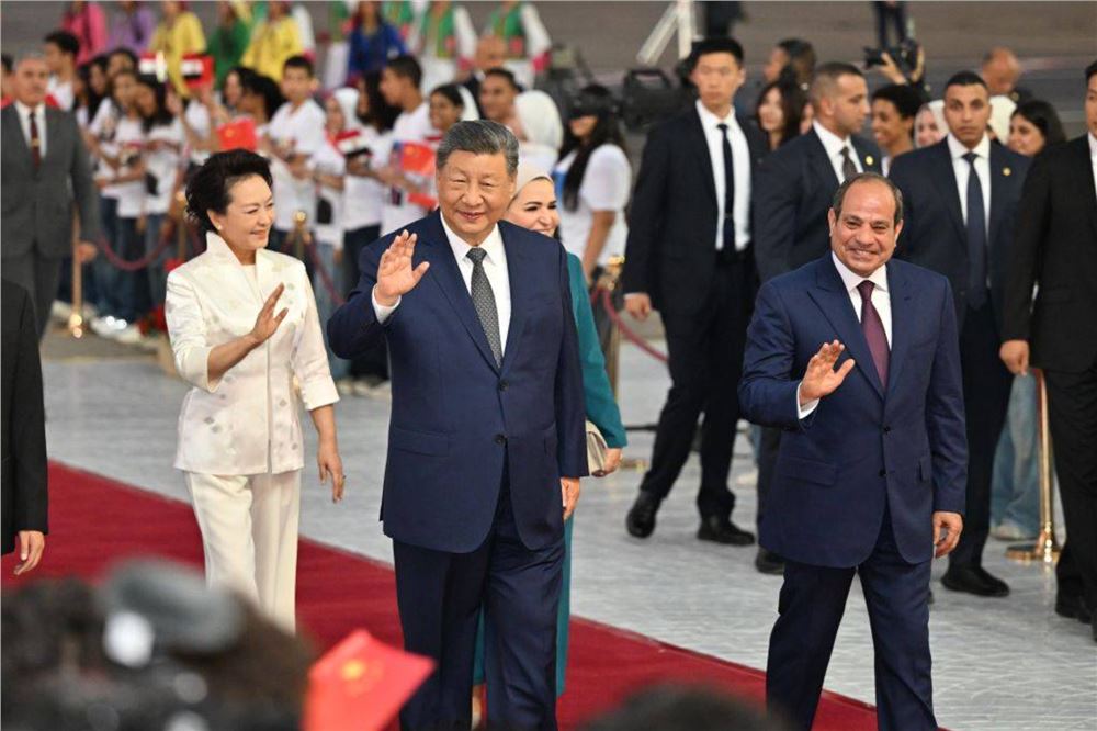 习近平抵达开罗对埃及进行国事访问