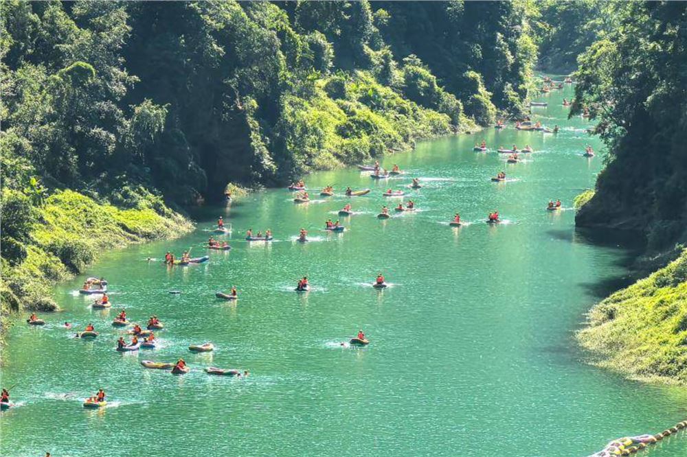 重庆彭水：高铁进苗乡带火“凉经济”