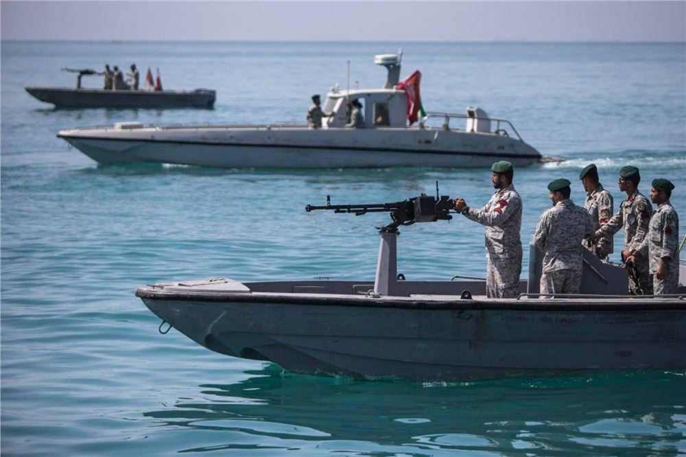 霍尔木兹海峡3月通航量暴跌逾九成