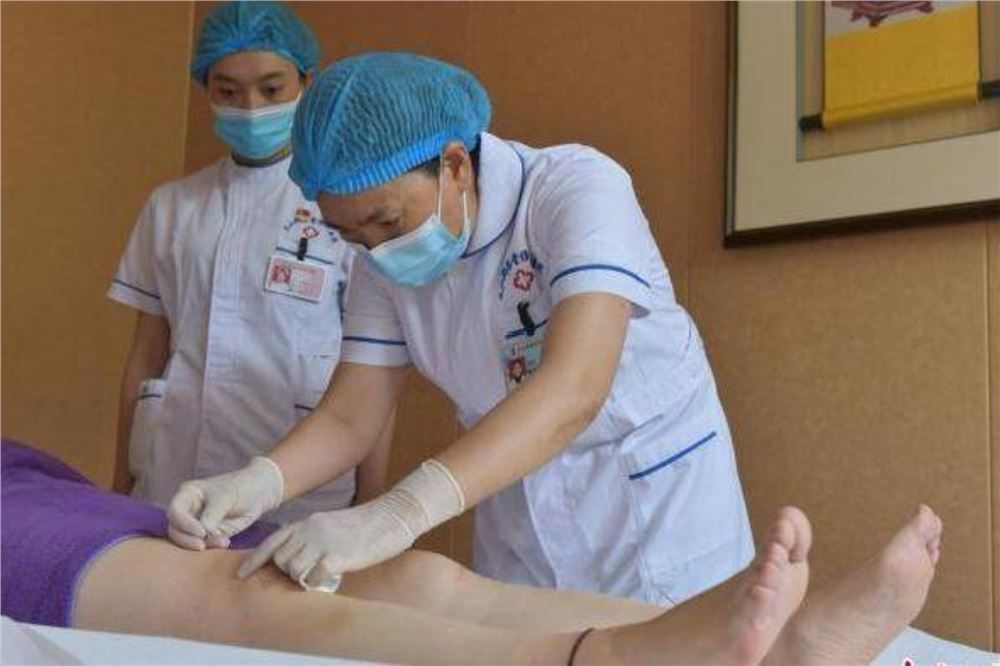 “全国三八红旗手”郑玉华：四十余载守护边疆百姓健康