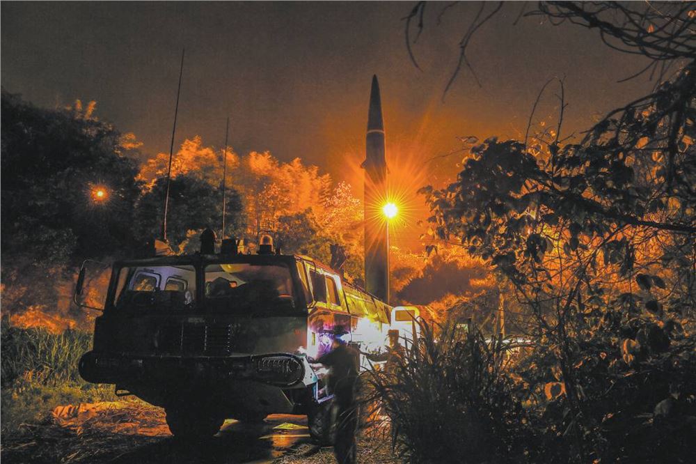 鏖战山林砺剑锋！火箭军某部组织全流程夜间发射训练