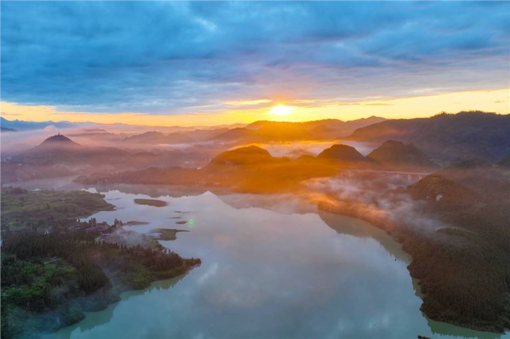 湖南保靖：酉水碧波映青山
