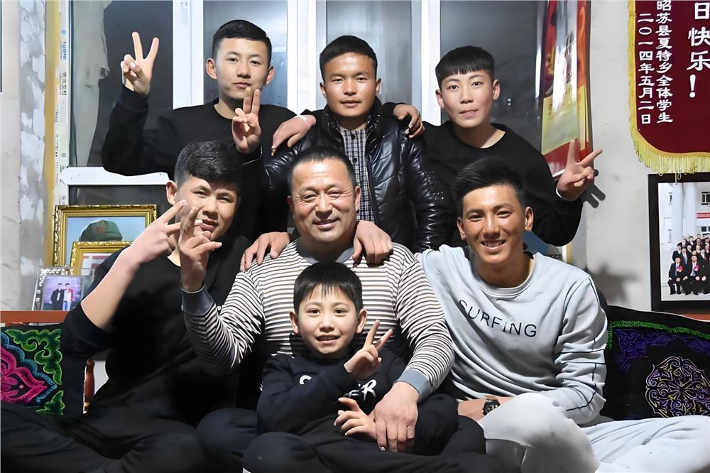 沈建佳：176个多民族孩子的“阿爸”