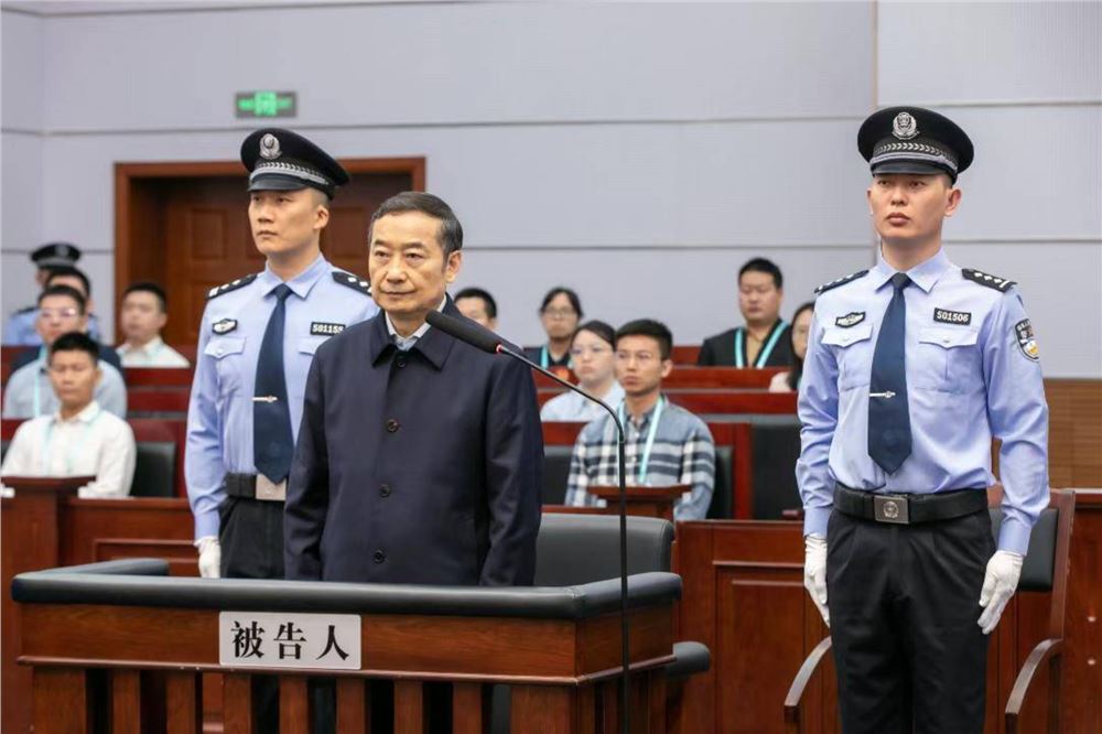 在丽江市市长、云南省副省长等职上收受1.22亿，张祖林被判无期！