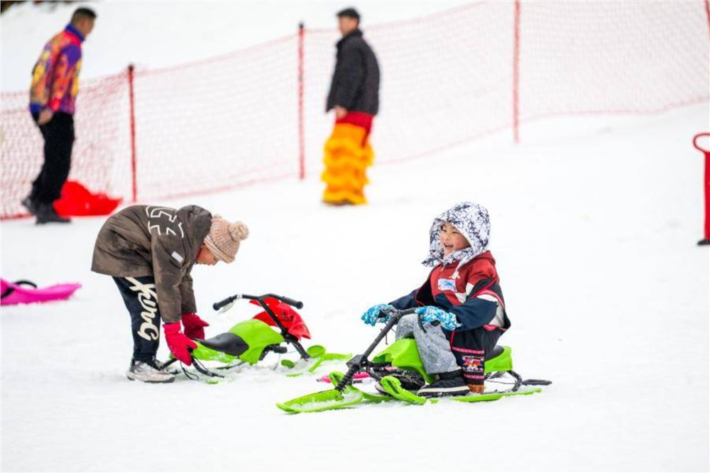 重庆武陵山区冰雪嘉年华释放文旅“热效应”