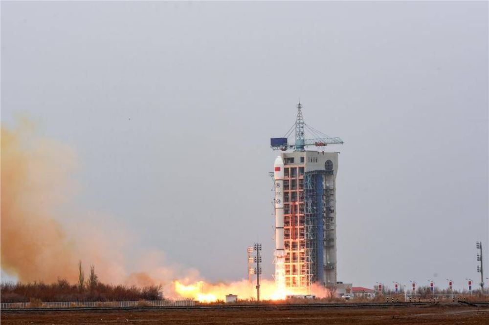 我国成功发射试验三十三号卫星