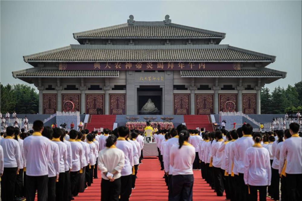 海内外炎黄子孙齐聚湖北随州共拜炎帝神农