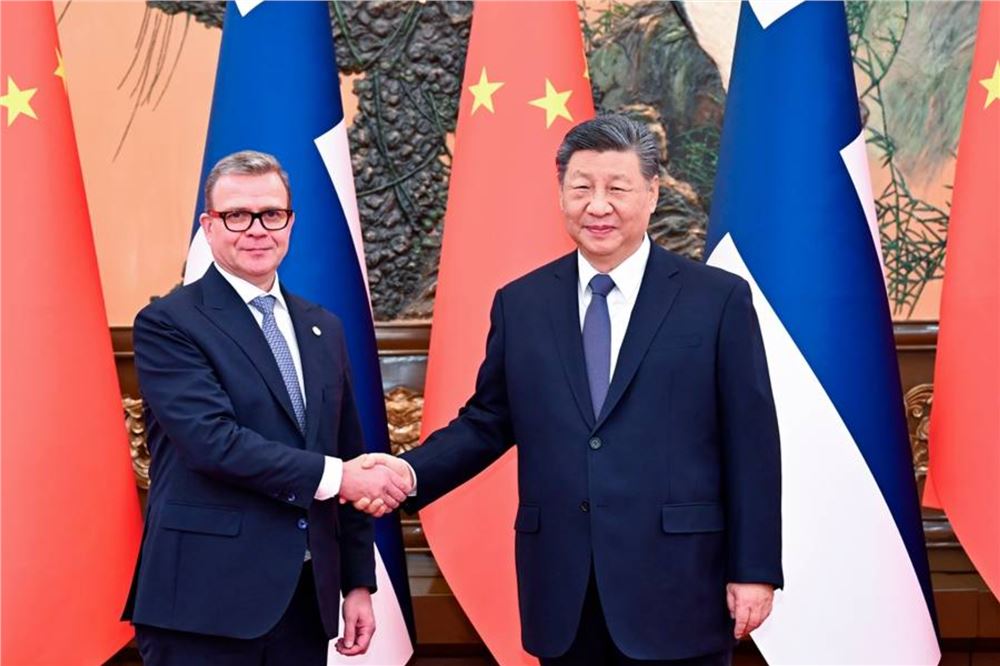 习近平会见芬兰总理奥尔波