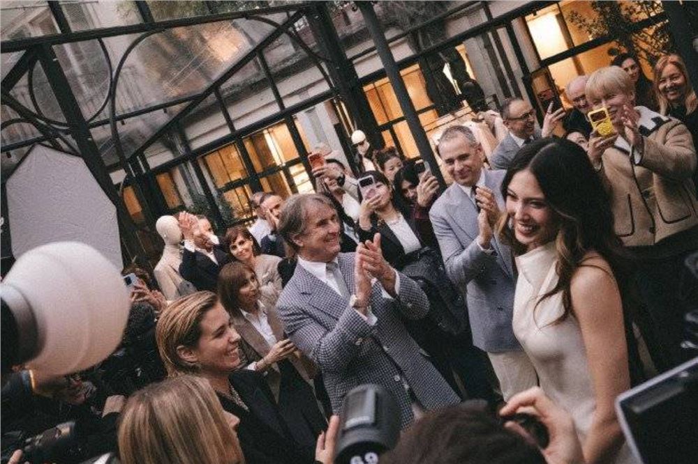 冬奥摘金后无缝跨界！谷爱凌亮相米兰时装周，商业代言全面开花