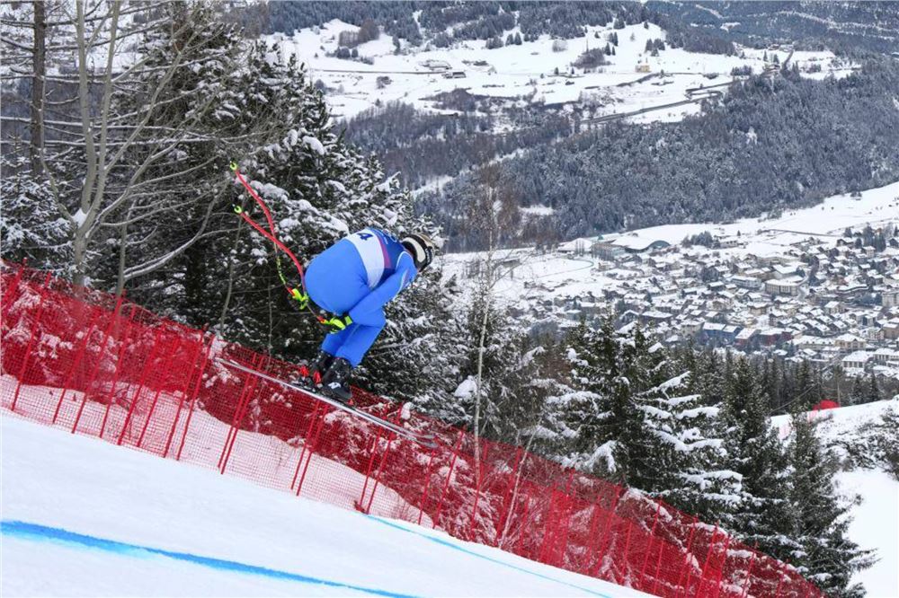 冬奥会 | 高山滑雪“魔鬼”赛道首日训练两人受伤