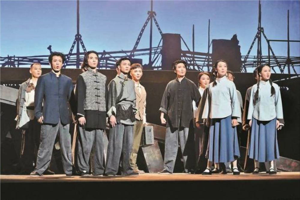 “90后”挑梁 韩再芬客串 大型原创黄梅戏《延年和乔年》深圳首演赢得满堂喝彩