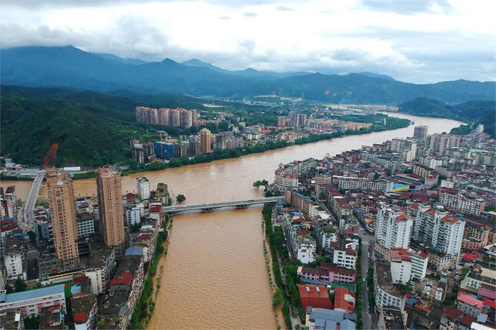 受强降雨影响 福建5条河流出现超警、超保洪水
