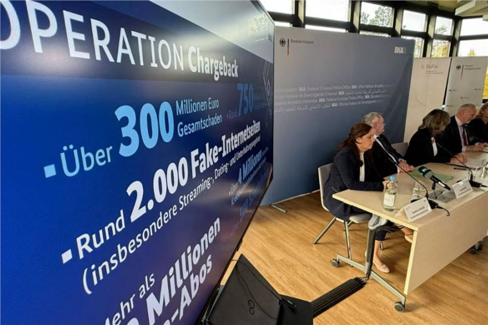 德国警方破获一起大规模网络诈骗洗钱案，共有18人被捕，超400万人受影响