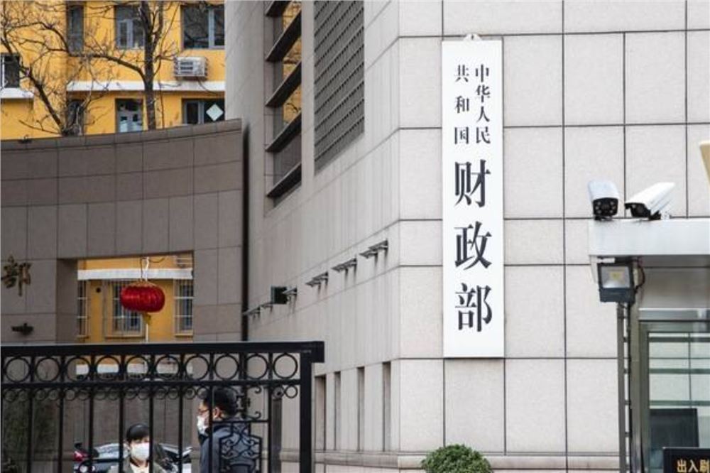 自7月1日起，大连市、湖北省实施境外旅客购物离境退税政策