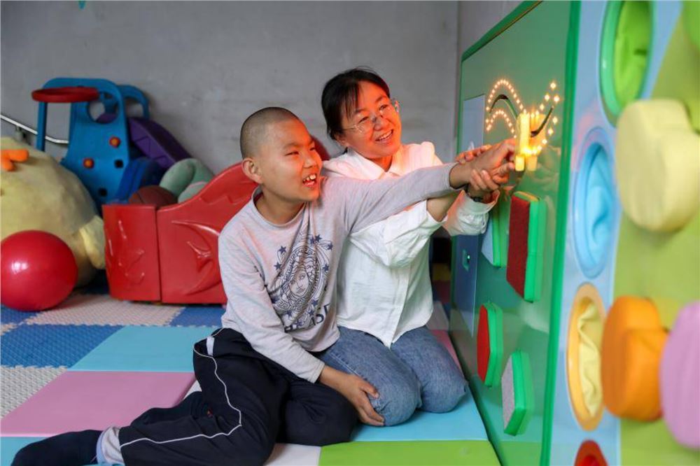 26年，为“长不大的孩子”撑伞