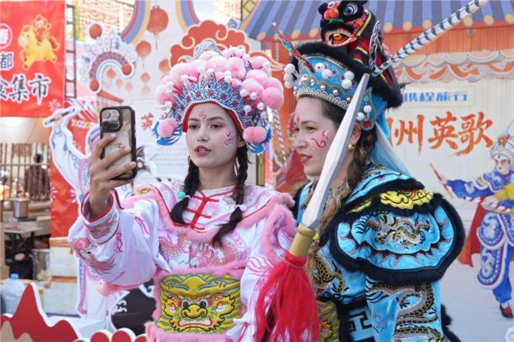 新华视点丨从“老外”到“老乡”，他们为何到中国过年？