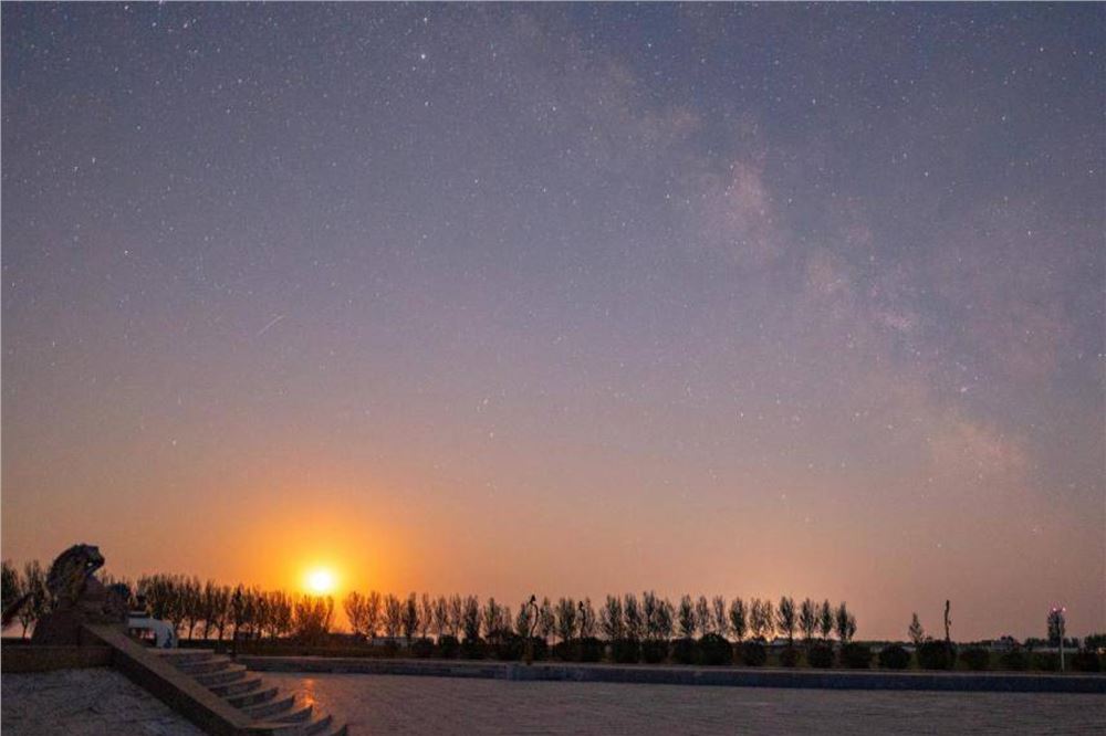 星空相册丨“银河之眼”现身夜空