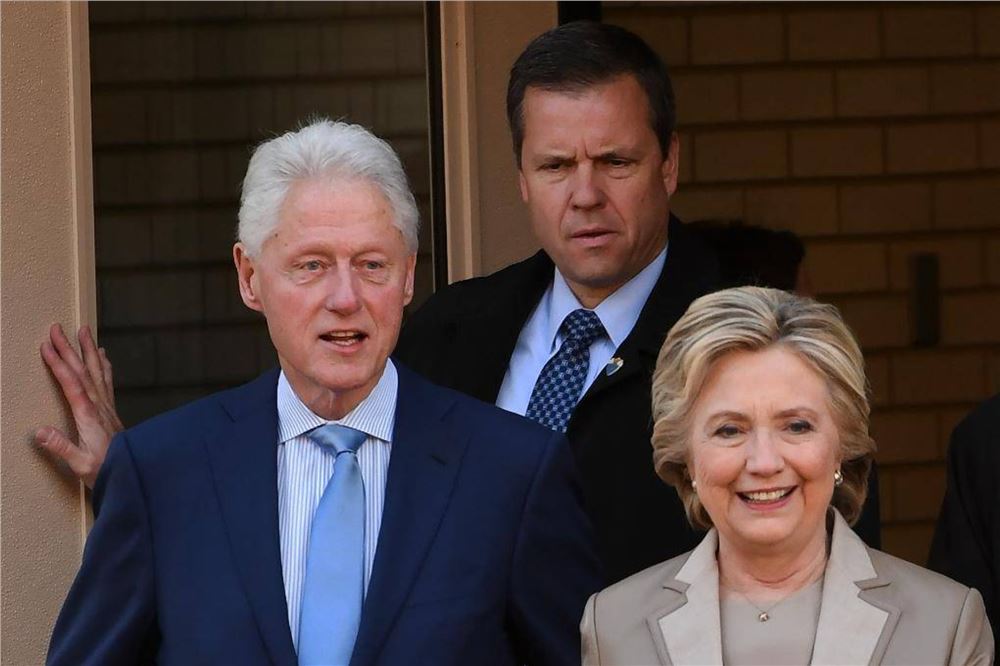 克林顿夫妇“举起白旗”　将就爱泼斯坦案赴国会作证