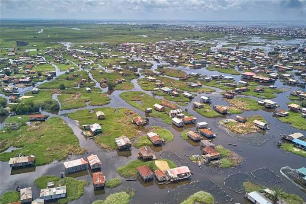 贝宁民防局：大巴坠河事故已致27人死亡