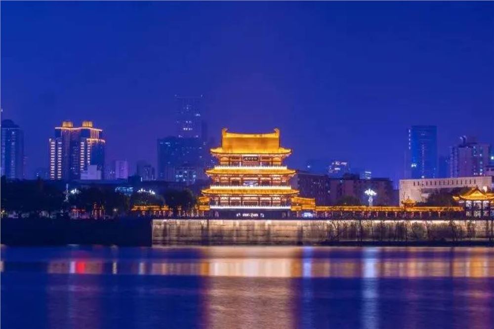 杜甫江阁亮灯时间调整公告
