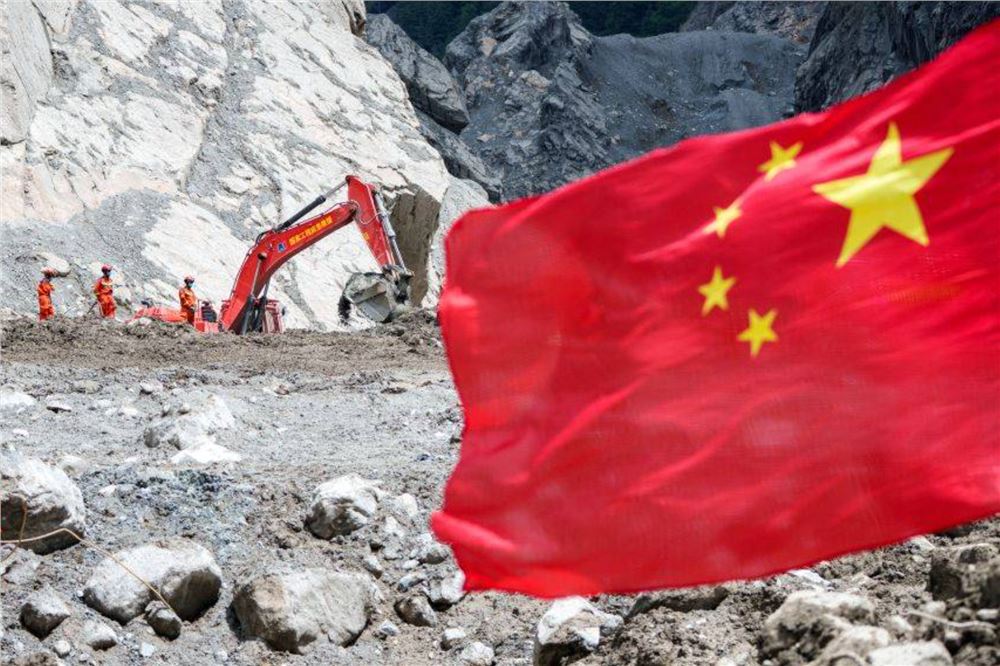 吉隆泥石流灾害核心区搜寻工作持续推进