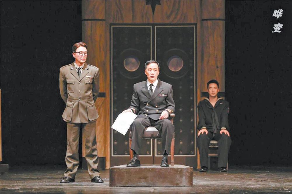 上演20年仍一票难求，“人艺五虎”再度交锋《哗变》
