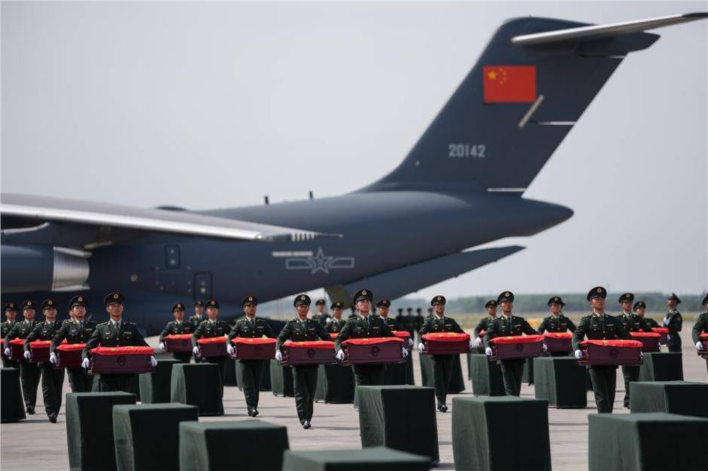 新华全媒+丨第十二批在韩中国人民志愿军烈士遗骸回国