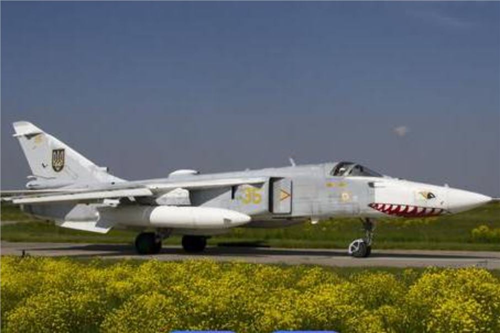 乌克兰空军苏-24轰炸机坠毁 两人遇难