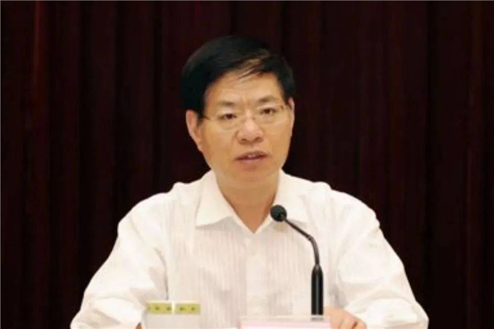云南检察机关依法对崔保华涉嫌受贿案提起公诉