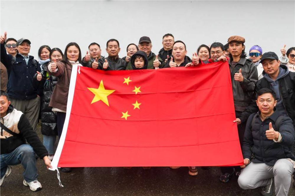 18名中国公民自伊朗撤离至阿塞拜疆