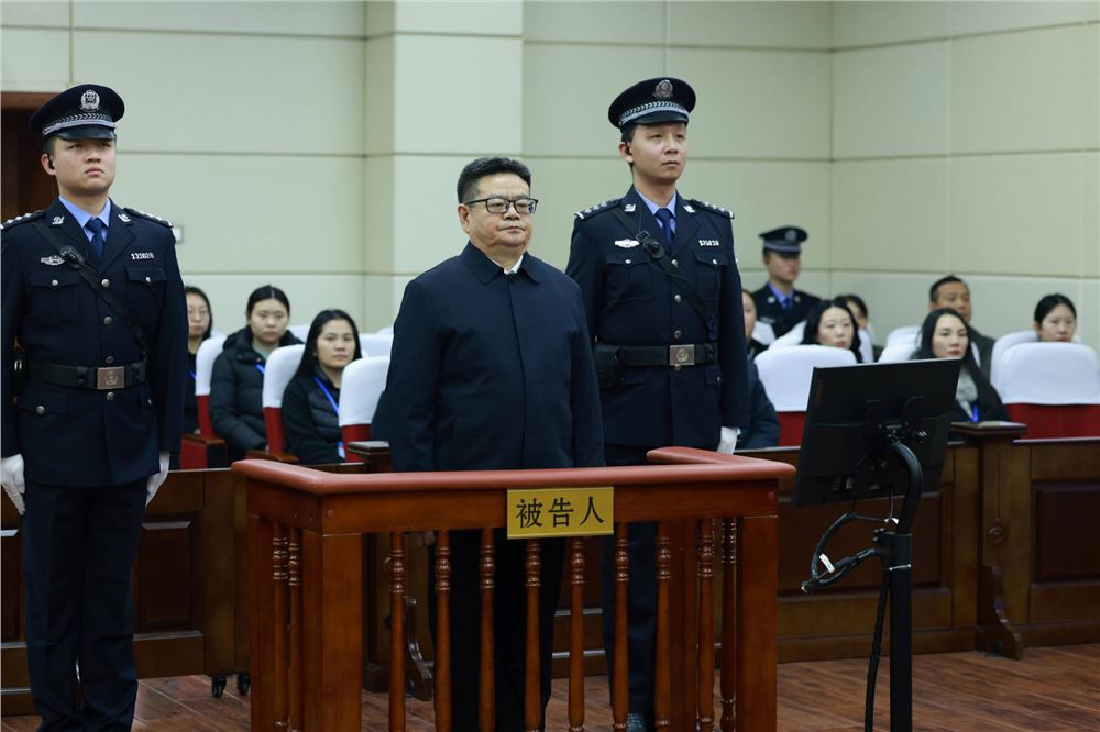 十三届全国政协经济委员会副主任张效廉一审获刑12年